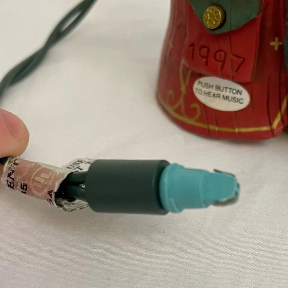 VTG Hallmark Keepsake Santa's Secret Gift Magic Musical Christmas Ornament 1997 - Picture 11 of 12